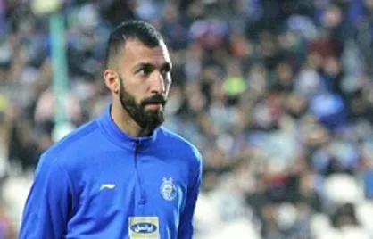 چشمی سرانجام با استقلال قراردادش را تمدید کرد