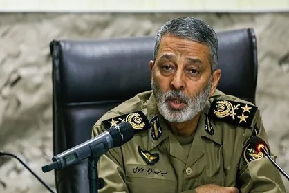 فرمانده کل ارتش: دشمنان علیه &laquo;مردم&zwnj;سالاری کشور&raquo; به پا خاسته&zwnj;اند/ باید از موضع انقلاب اسلامی دفاع کنیم
