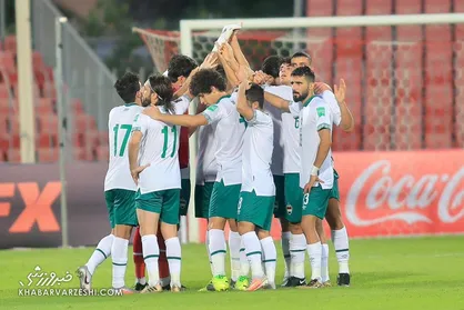 بازیکنان تیم ملی عراق در آستانه بازی با ایران شروع به کری خوانی کردند.