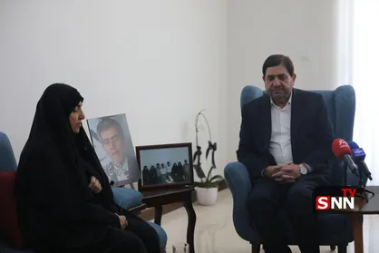 ابلاغ سلام رهبر انقلاب به خانواده شهید فریدون عباسی توسط مخبر