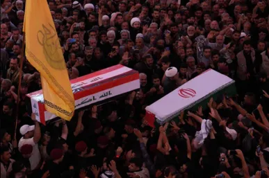 فریاد «مرگ بر آمریکا» در حرم امام حسین(ع)؛ بدرقه شهدای حمله آمریکا و عربستان در کربلا + فیلم