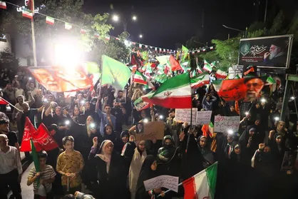 شب نود و هشتم از اجتماع مردمی &laquo;شب&zwnj;های اقتدار&raquo; سمنان به روایت تصاویر
