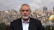لحظه اعلام خبر شهادت شهید اسماعیل هنیه از ماذنه‌های مساجد در جنین+فیلم