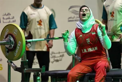 الناز متقیان به مدال نقره پاراوزنه برداری رسید