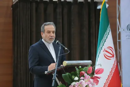عراقچی: وقتی پشت میز مذاکره می&zwnj;نشینیم اطمینان داریم ملت ایران پشت ماست + فیلم