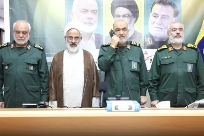 لحظه اعلام رمز عملیات وعده صادق۲ و گفت&zwnj;وگوی تلفنی با رئیس جمهور +فیلم