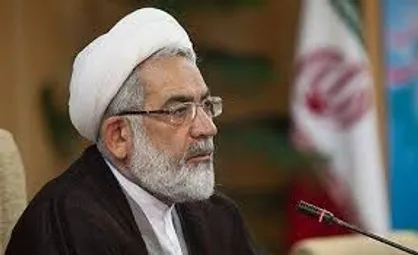 فضای مجازی نوامیس ما را گرفتار کرده/ دشمن به شدت روحانیت را هدف قرار داده