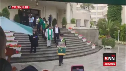حضور خادمان حرم حضرت معصومه در جلسهٔ هیئت دولت