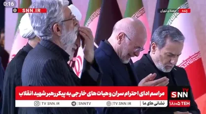 بغضی که امان قالیباف را برید / گریه رئیس مجلس هنگام وداع با پیکر رهبر شهید انقلاب + فیلم