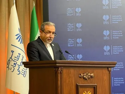 عراقچی در پاسخ به مجری آمریکایی: قدم بعدی برای من ارائه پیش&zwnj;نویس یک توافق احتمالی به دیپلمات&zwnj;های آمریکایی است؛ البته قدم بعدی برای نیروهای مسلح ما چیز دیگری است + فیلم