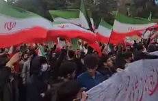 همخوانی سرود «پاینده ایران» توسط دانشجویان دانشگاه شهید بهشتی