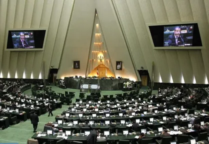 مخالفان لایحه CFT مقابل مجلس تجمع کردند