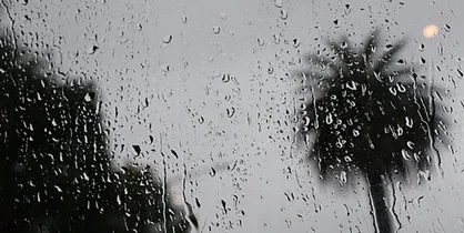 آسمان تهران در انتظار بارش باران/ مه و تندباد به پایتخت می&zwnj;رسد