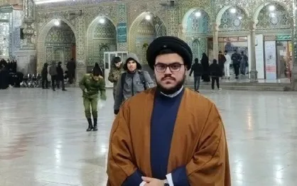 فرزند شهید سیدحسن نصرالله در حرم مطهر حضرت معصومه(س) +عکس