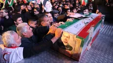 پیکر شهید پاسدار «محمدرضا ابراهیمی» بر دستان مردم سمنان تشییع شد