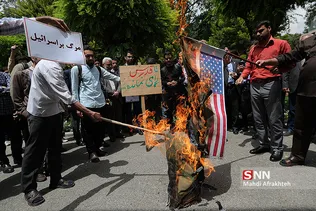 تجمع دانشجویان دانشگاه علم و صنعت در اعتراض به خروج آمریکا از برجام