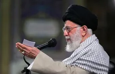 رهبر انقلاب: سینه سپر کردن جوانان در مقابل خطرات ملی ریشه در نگاه دینی دارد / شورا‌ها بدانند شهر با نام شهیدان مفتخر می‌شود