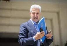 وزیر علوم کارت زرد گرفت