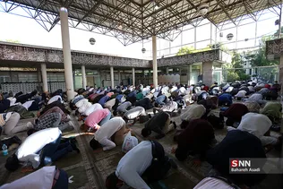 اقامه نماز عید فطر در مسجد دانشگاه تهران