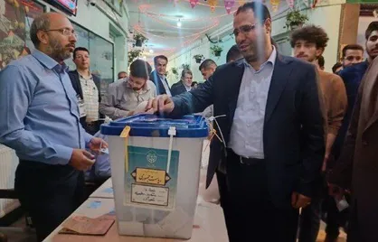 وزیر آموزش و پرورش رای خود را به صندوق انداخت