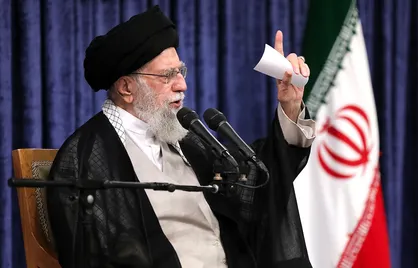 ملّت ما، ملّت قدرتمندی است، ملّت بااراده&zwnj;ای است، بنیه&zwnj;ی کشور ما قوی است. ما کشور قدرتمندی هستیم