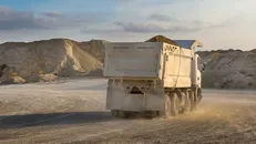 بازنگری در حمل مواد معدنی زنجان / تنها ۴۰ درصد بارها دارای بارنامه هستند