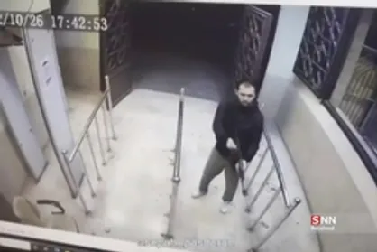 لحظه دستگیری تروریست مسلح حرم شاهچراغ(ع) توسط نیروهای یگان ویژه