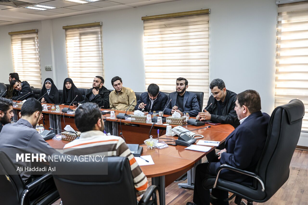 دیدار مخبر با دانشجویان