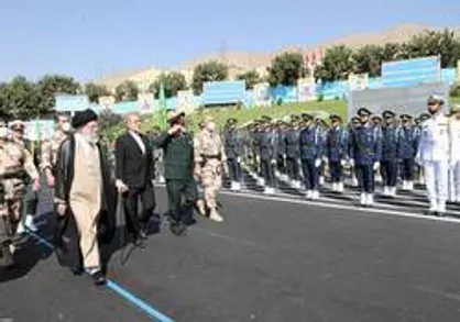 لحظاتی از سان&zwnj;دیدن فرمانده کل&zwnj;قوا از یگان&zwnj;های حاضر در میدان