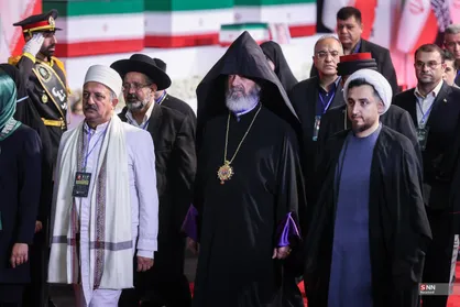 روزنامه نگار و تحلیلگر آمریکایی: تقریبا تمام جهان برای مراسم تشییع آیت&zwnj;الله خامنه&zwnj;ای در تهران حضور دارد + عکس