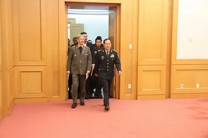امیر حاتمی از مراکز فضانوردی، نظامی و صنعتی چین بازدید کرد