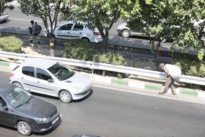 جمع&zwnj;آوری ۴۳ معتاد متجاهر در حاشیه بزرگراه آزادگان