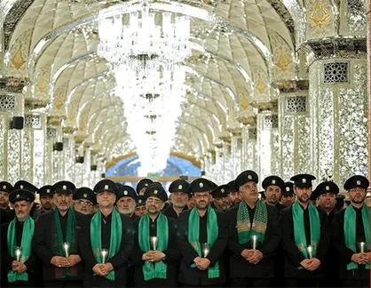حضور خادمان حرم امام رضا (ع) در مزار حاج قاسم سلیمانی + فیلم