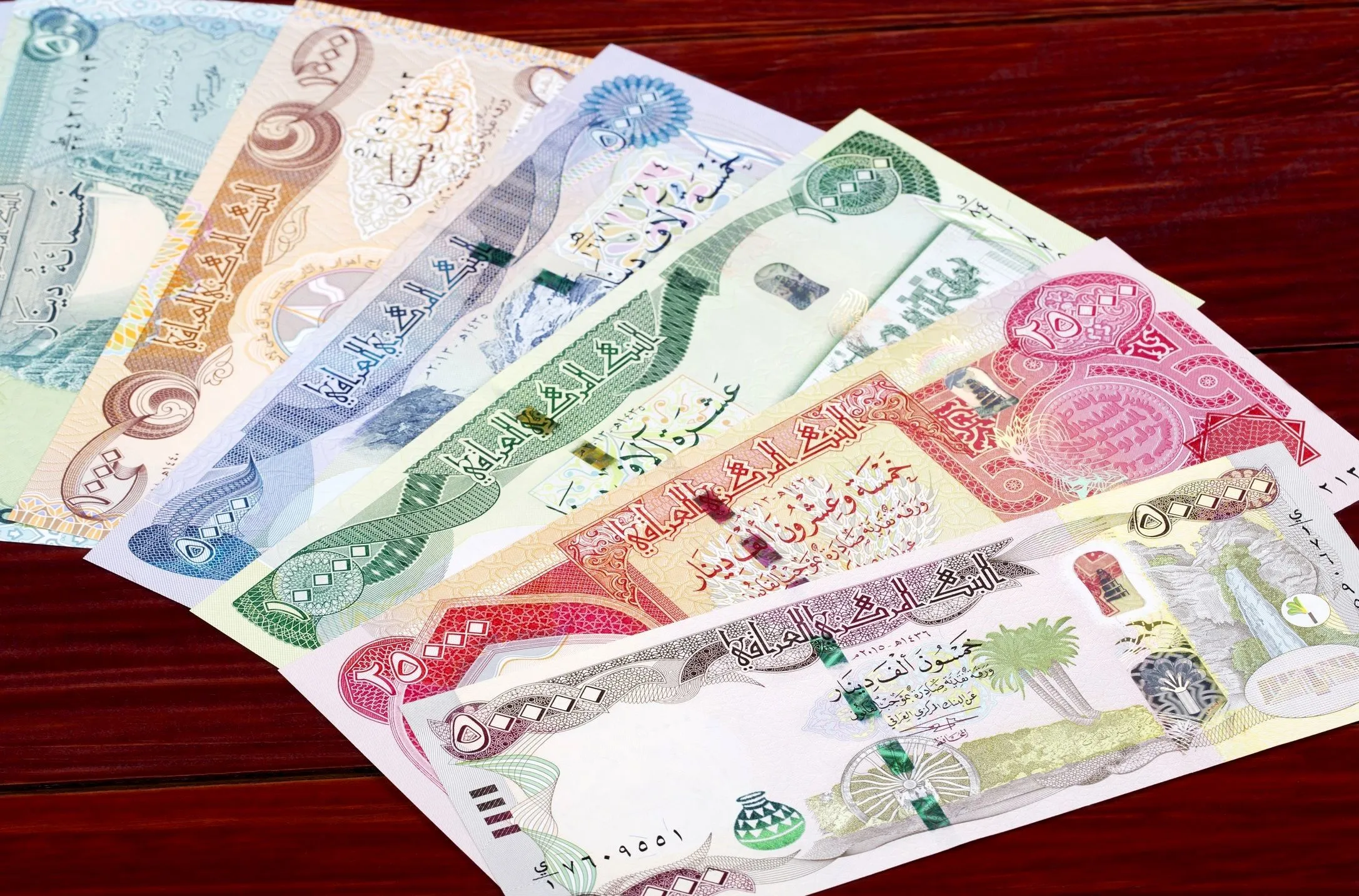 الزام بانک‌ها و صرافی ها به خرید دینار باقی‌مانده زائران اربعین