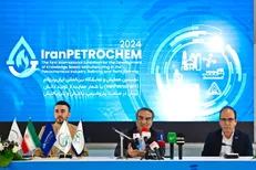 پروژه‌های جدید پتروشیمی با خوراک گازی باید متوقف شود/ مشکل نقل و انتقال ارزی به قدری نیست که نتوانیم کار کنیم