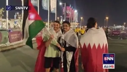اختصاصی/ عکس یادگاری گرفتن هواداران تیم&zwnj;ها با پرچم فلسطین در دوحه