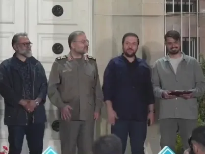 تقدیر از علی توسلی خبرنگار جهادی و دبیر فضای مجازی SNNTV در اختتامیه ششمین رویداد تولید محتوای دیجیتال بسیج