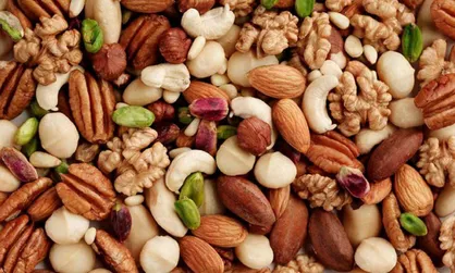 قیمت آجیل و خشکبار در آستانه شب یلدا در میادین و بازار&zwnj;های میوه و تره بار اعلام شد