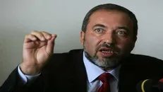 لیبرمن: ایران به اسرائیل حمله کند، اسد را سرنگون می‌کنیم!