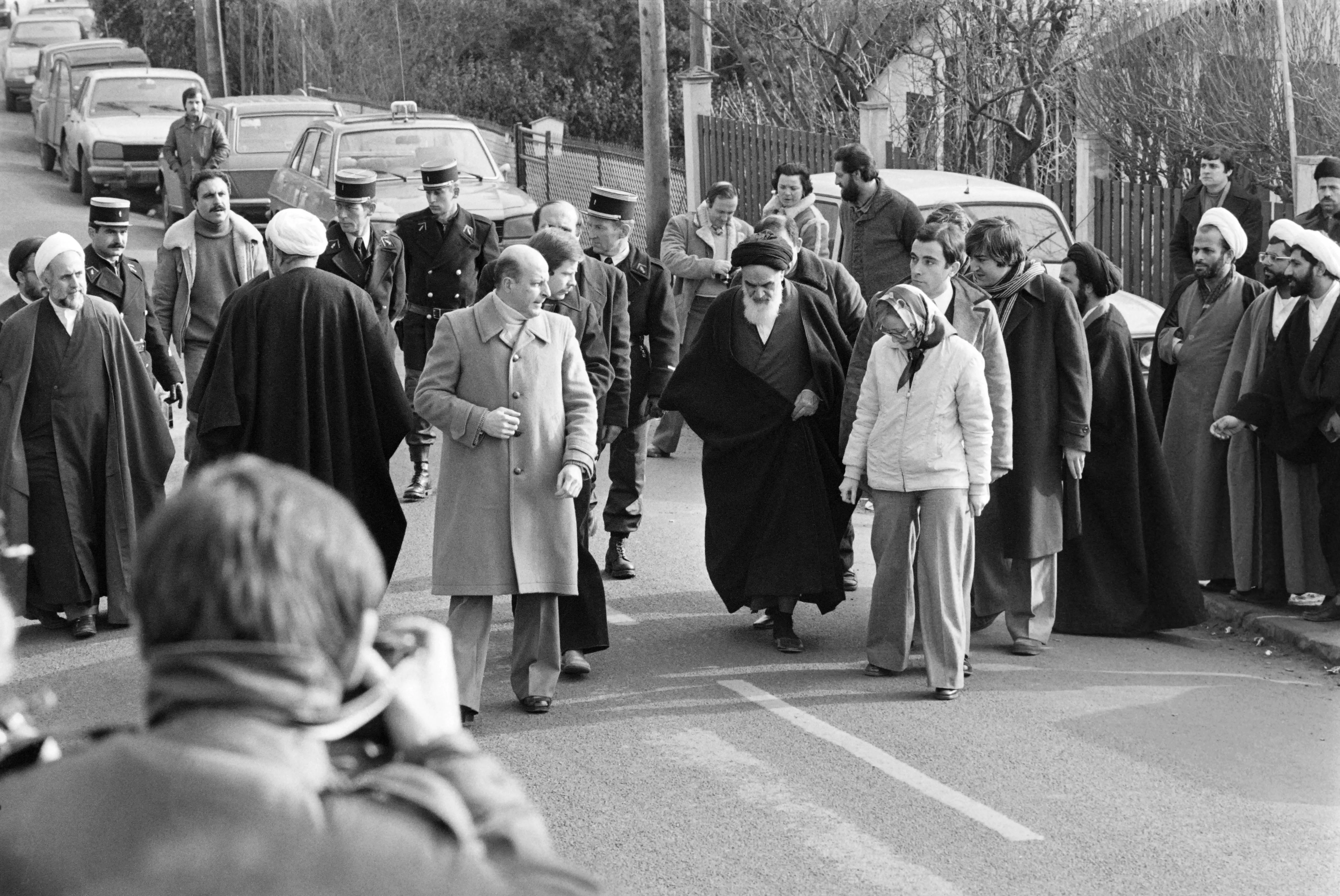 از نجف تا نوفل‌لوشاتو/ امام خمینی (ره) چگونه انقلاب را در تبعید رهبری می‌کردند؟