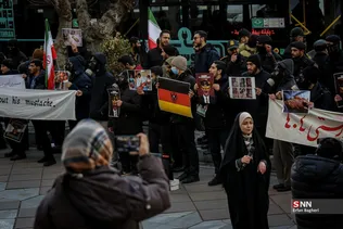 تجمع  دانشجویان مقابل سفارت آلمان
