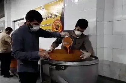 دانشجویان بسیجی دانشگاه لرستان برای بیماران کرونایی آبمیوه طبیعی تولید می&zwnj;کنند + فیلم