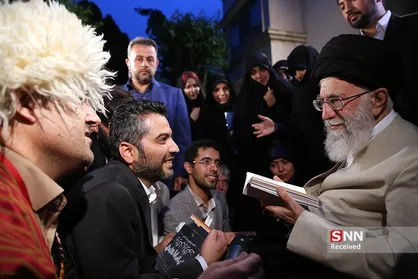 پخش دیدار شاعران با رهبر معظم انقلاب از شبکه افق