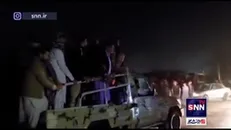 تخلیه مردم منطقه زهکلوت کرمان از خانه هایشان توسط امدادگران، به دلیل خطر سیلاب