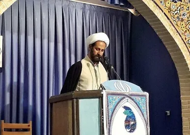 خطیب جمعه خرم‌آباد: پیشرفت ایران در گرو تبعیت از ولایت‌فقیه است