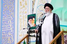 امام جمعه مشهد: خبرنگاران انقلابی در صف اول جبهه فداکاری هستند