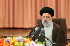برای اصلاح و تغییر وضع موجود وارد میدان شدم و با تخریب و متلک مطلقاً جا نمی‌زنم/ کشور در ۸ سال گذشته به دلیل چشم دوختن مسئولان به خارج و دلارریزه کردن اقتصاد معطل ماند