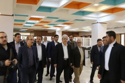 ستاری از برج نوآوری دانشگاه شیراز و شتابدهنده کوانتوم بازدید کرد