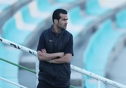 مشکل شجاعی برای نشستن روی نیمکت هوادار حل شد