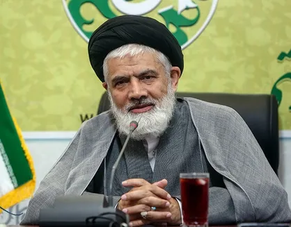 دانشگاه آزاد قم از ظرفیت نمازجمعه برای ارتباط با مردم استفاده کند